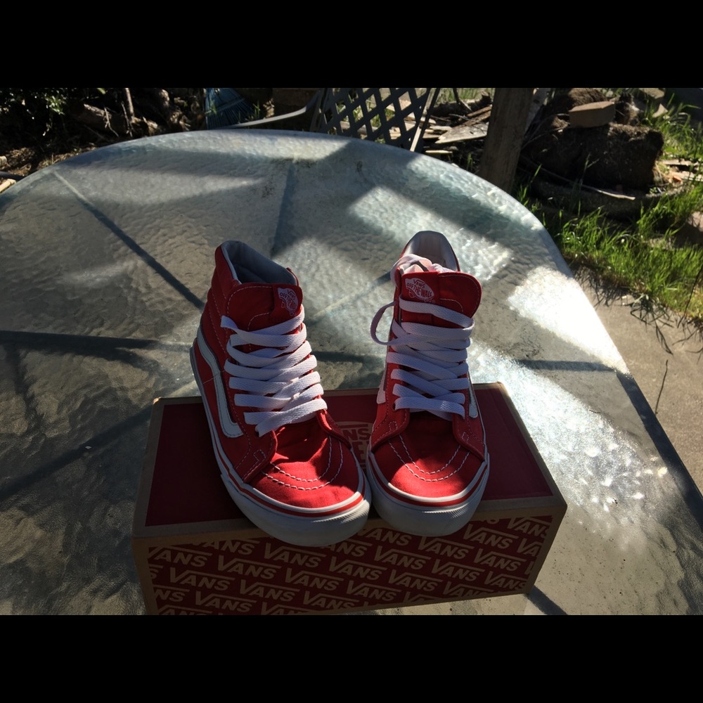 Red vans ! - Picture 3 of 8